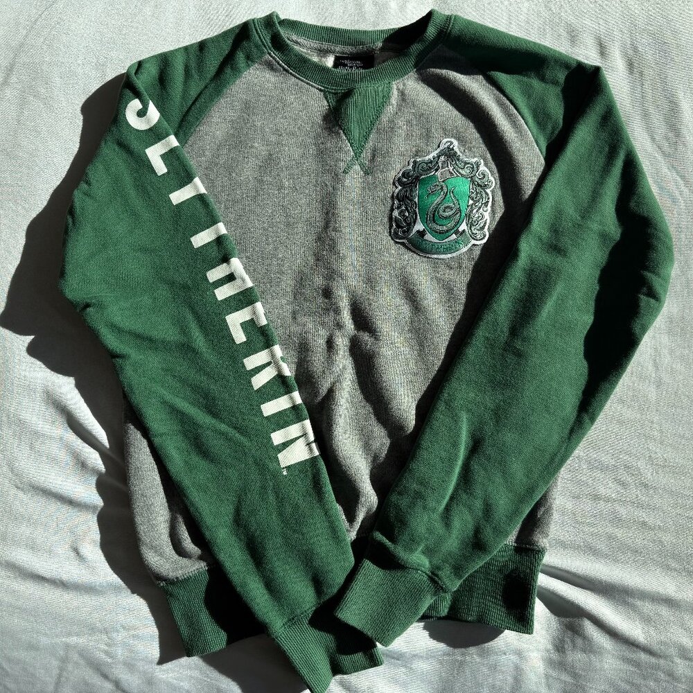 The Wizarding world ofHarry Potter Slytherin house crew neck sweatshirt XS